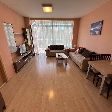 Lovely Apartments In Imanta With Free Parking Riga Exteriér fotografie